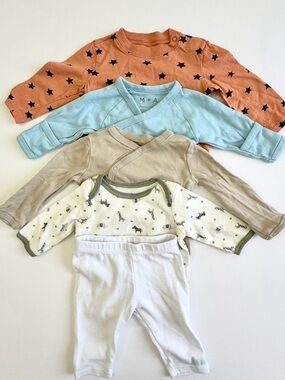 Baby Clothes Lot Newborn 0-3 Months Onesies & Pants  Bundle 5 Pieces